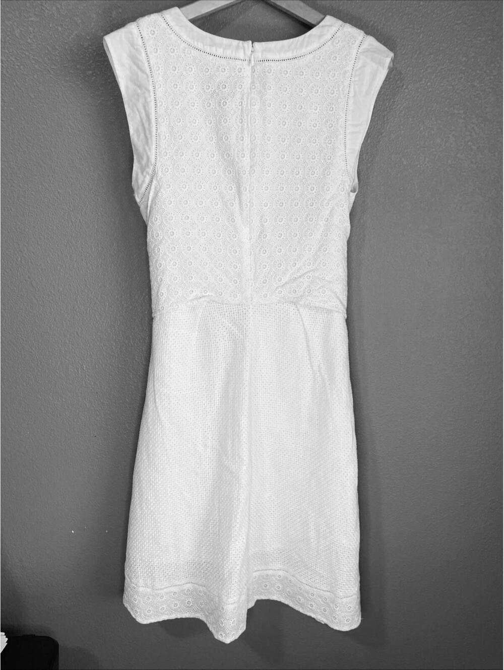 CAbi Lizzie Dress Size 8 Eyelet Lace Tie Front Sleeveless White Knee Length READ - Picture 3 of 6
